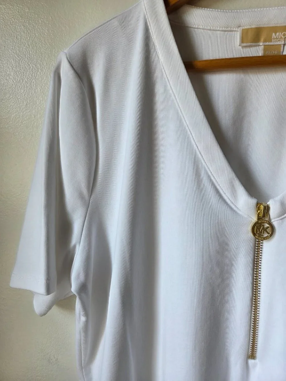 LIKE NEW NEVER WORN MICHAEL KORS WHITE V NECK ZIPPED TEE COTTON BLEND SIZE XL